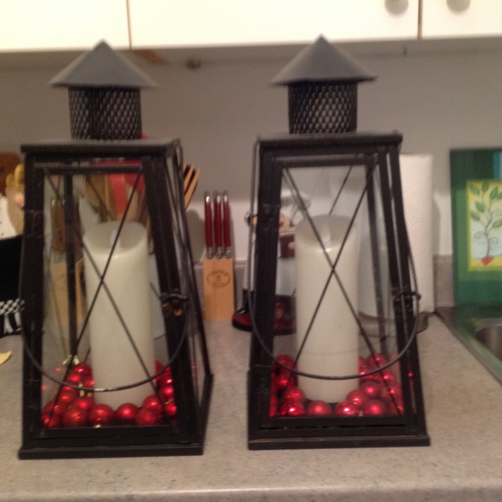 Black metal, glass panes, brass lever hook closure. Candles 🕯️ 🕯️ not included.